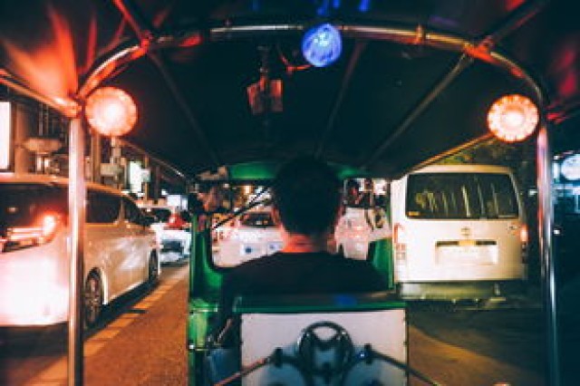 开云体育官方网入口-《堡垒之夜》“未来光影”赛季，趣味创意无限！